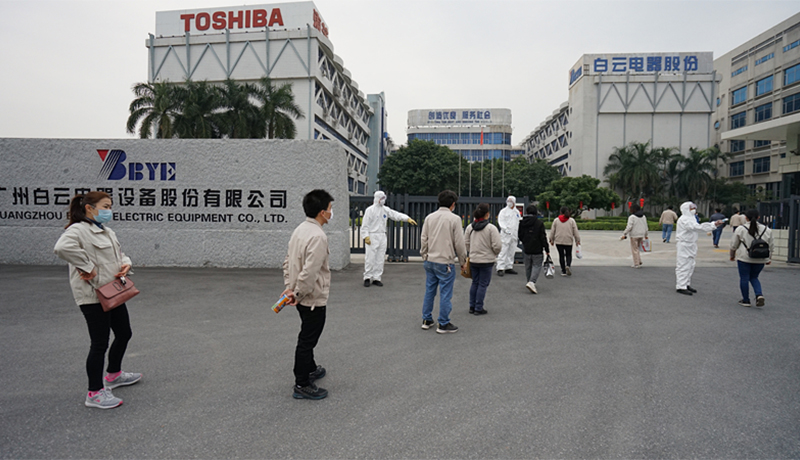 >體溫檢測，井然有序！